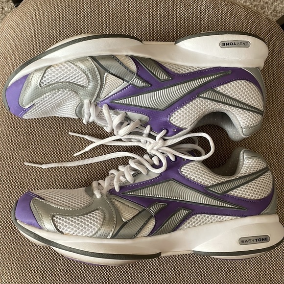 Reebok ladies size 9 easy tone sneakers. White with purple & silver/gray trim.💜 - Picture 7 of 10